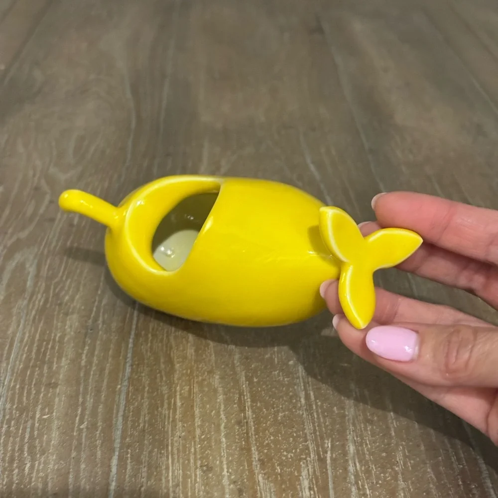✨Bitten BV Yellow Submarine Planter✨ - Picture 4 of 7